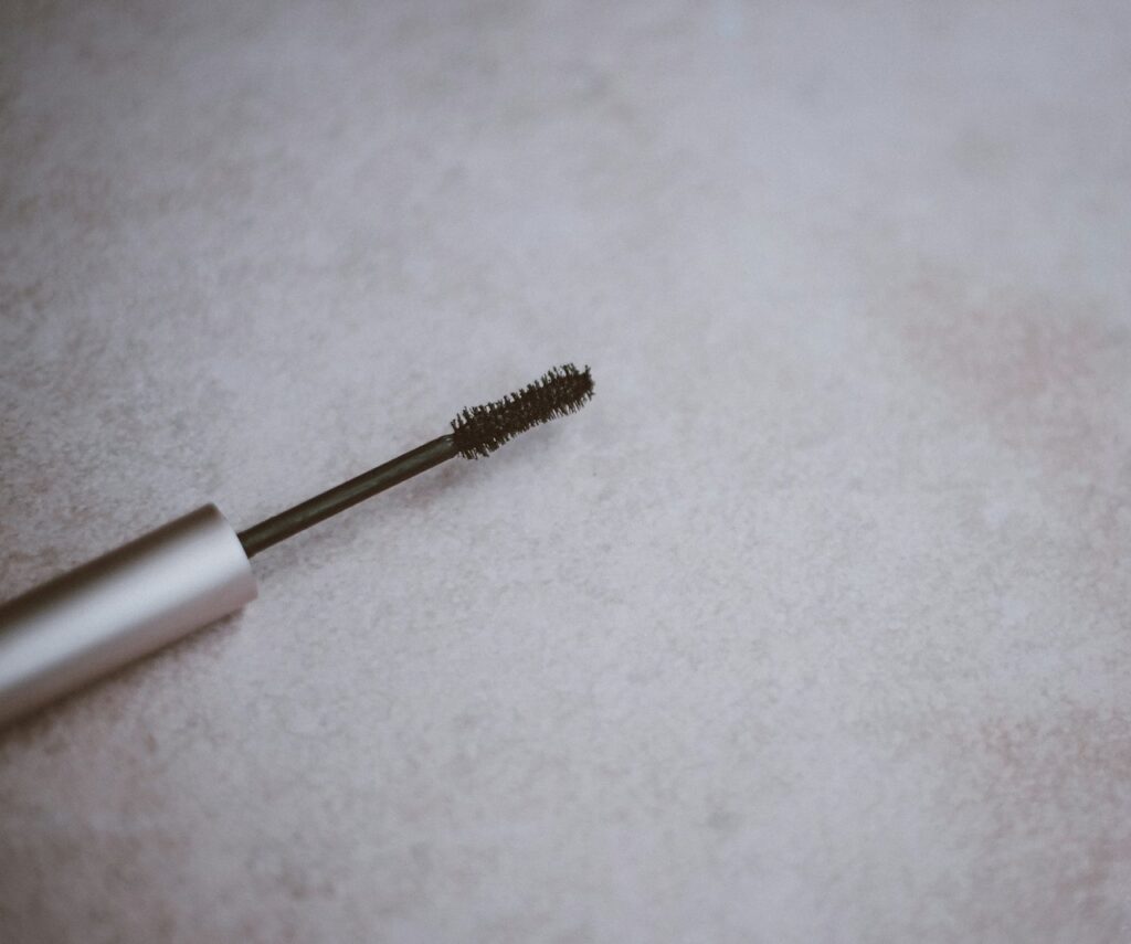 Volumizing Mascara in Jet Black
